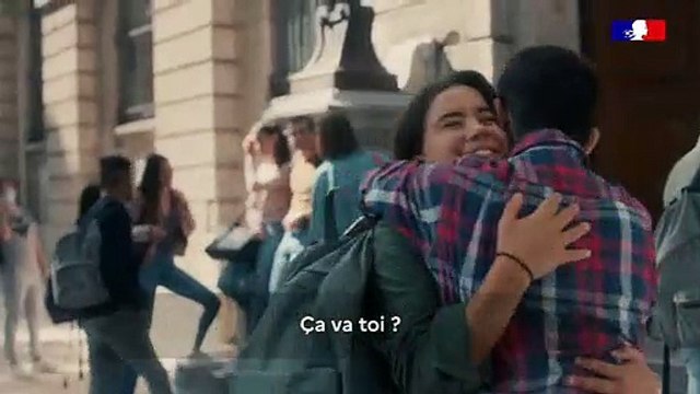 Coronavirus - Le nouveau spot choc du gouvernement qui met en garde contre les bises entre amis et les réunions de familles qui peuvent tourner au drame