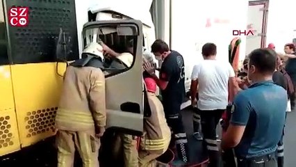 Télécharger la video: Küçükçekmece'de kamyonet İETT otobüsüne arkadan çarptı