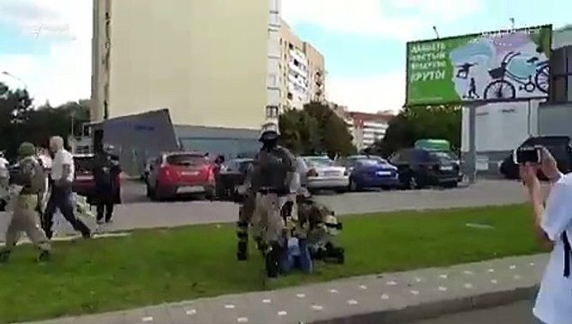 Belarus'ta polisten protestoculara sert müdahale