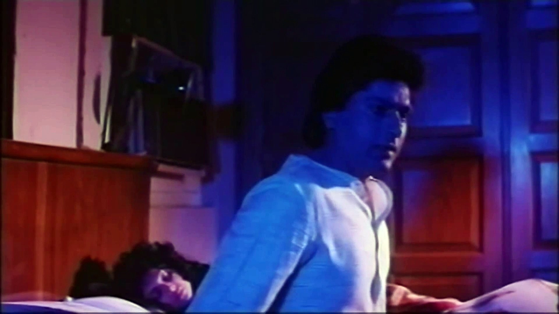 Minus derazadagi gullar