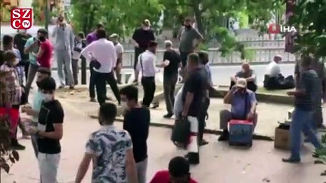 Beyazıt’ta ikinci el telefon almak isteyenler koronavirüs tedbirlerini hiçe saydı