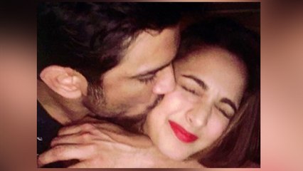 Sushant ने Kiara Advani को किया था Kiss, photo हो रही है Viral |FilmiBeat