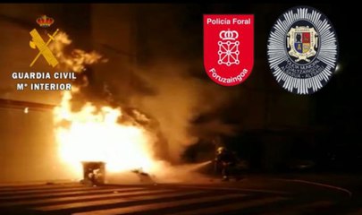 Ataque de 300 violentos a la Guardia Civil y Policía en Alsasua con piedras, objetos y contenedores en llamas