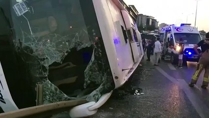 İstanbul'da yolcu otobüsü yan yattı: Yaralılar var