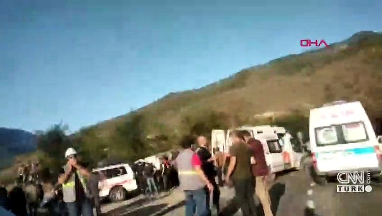 İşçi otobüsü devrildi: 1 ölü | Video