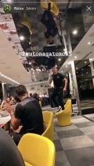 Yuto Nagatomo fait le show pour son bizutage en chanson