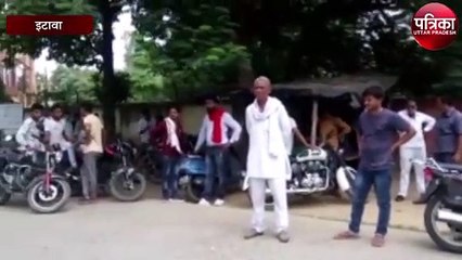 बेकाबू वाहन ने दो युवकों को कुचला