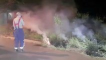 Corpo de Bombeiros combate incêndio ambiental no Bairro Esmeralda