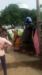 गरीब परिवार पर किया जा रहा अत्याचार,सोशल मीडिया पर वीडियो वायरल