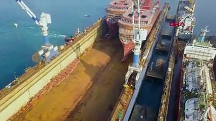 6 bin tonluk iki gemi, 1600 araç lastiği kullanılarak suya indirildi