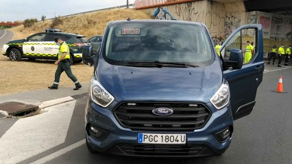 Así se comportaría una de las 15 furgonetas camufladas de la DGT en el momento de detectar una infracción