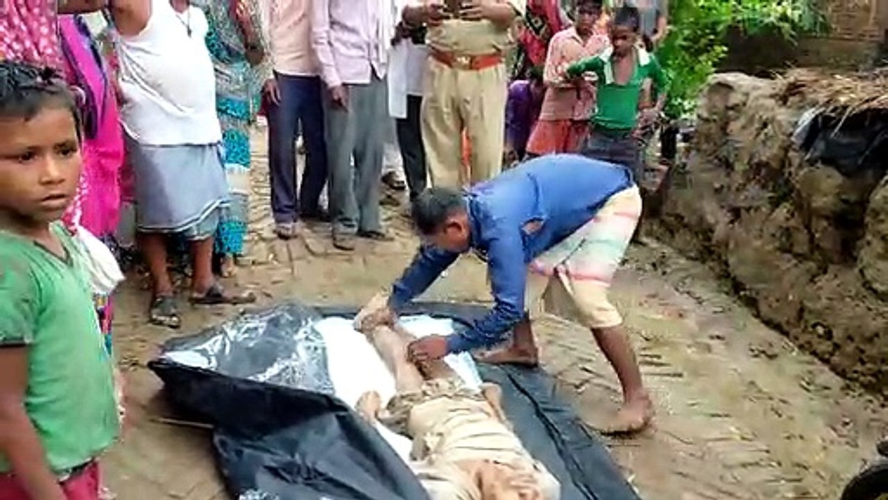 कच्ची दीवार गिरने से  बुजुर्ग की हुई  मौत