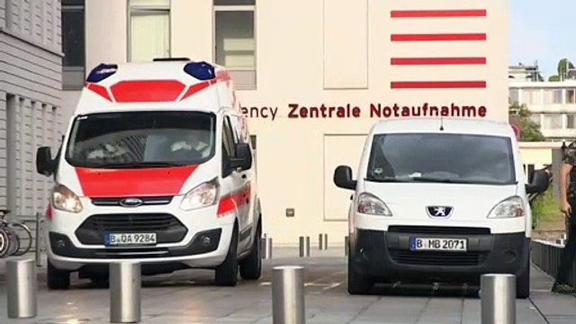 Макрон осуждает покушение на убийство Навального и требует разъяснений от Путина