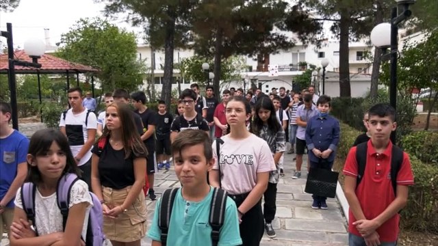 Αγιασμός στο 3ο λύκειο και το εκκλησιαστικό σχολείο της Λαμίας