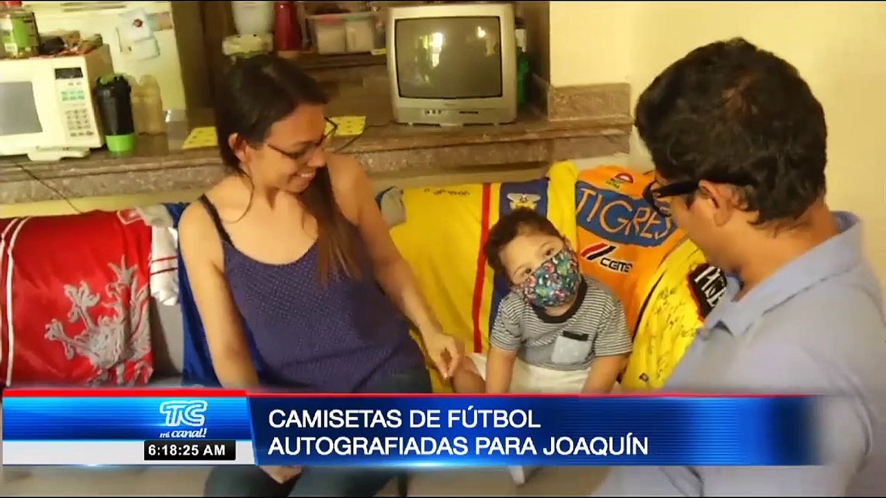 Subastan camiseta autografiadas por futbolistas  para ayudar a Joaquín, pequeño niño con deficiencias neurológicas