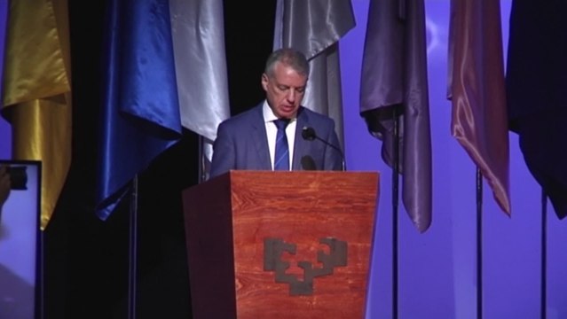 Urkullu pide a los sindicatos de enseñanza que reconsideren la jornada de huelga