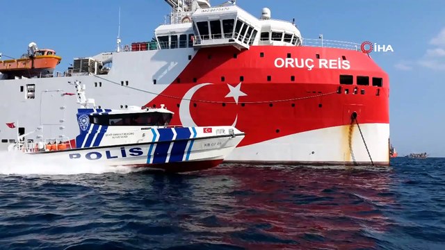 Doğu Akdeniz'de sismik araştırmalar yapan 'Oruç reis' ikmal ve bakım çalışmaları için Antalya limanında