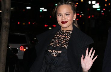 Chrissy Teigen defende Chris Evans após vazamento de fotos