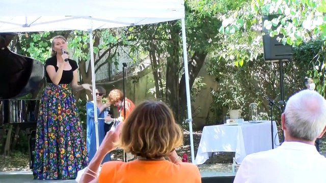 Interview Andréa Ferréol à Aix au micro de Davy Moisson