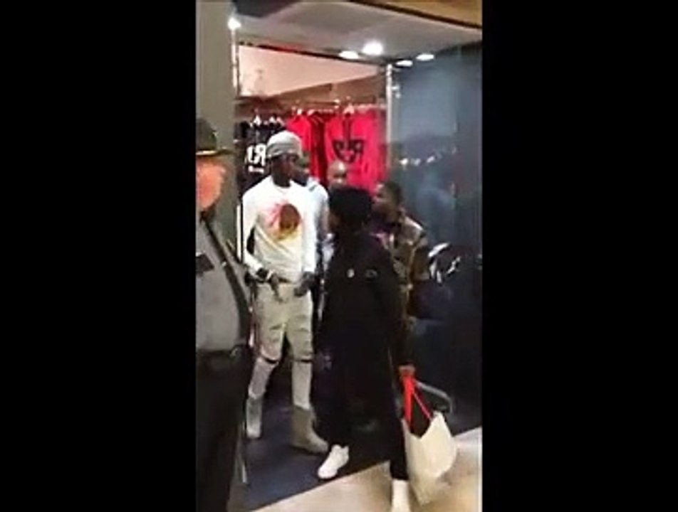 Walking with Young Thug in the mall....Thugga!
