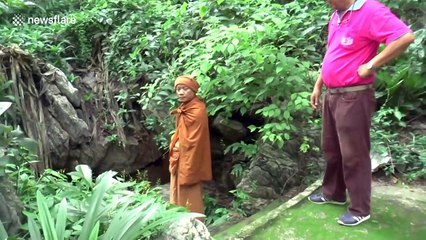 Buddhists worship in cave full of bats in Thailand