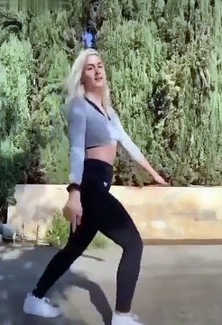 Sa femme tente de reproduire une danse vue sur TikTok et c'est ridicule