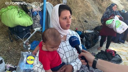 Migrantes desalojados manifestam-se nas ruas de Lesbos
