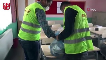 Sındırgı’da öğrencilere renkli maske ve kolonya