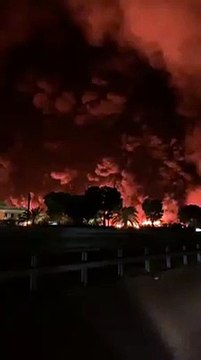 Spaventoso incendio ad Andria, enorme colonna di fumo