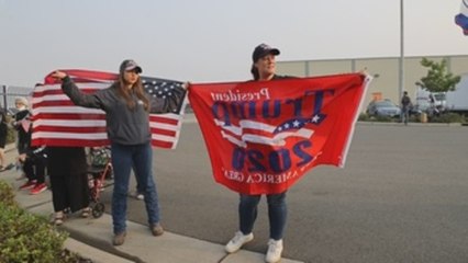 Los incendios se politizan en EEUU con la visita de Trump y críticas de Biden