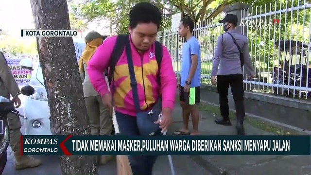 Tidak Memakai Masker, Puluhan Warga Diberikan Sanksi Menyapu Jalan