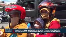 Polisi Bagikan Masker Dan Bunga Kepada Pengendara