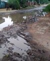 महेवा: ग्राम मुकुटपुर की सड़कों पर भरा पानी स्थानीय लोगों को निकालने में हो रही है परेशानी