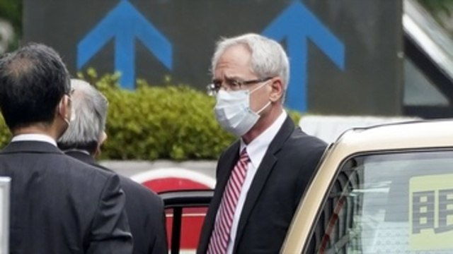 Ayudante del expresidente de Nissan se declara no culpable de las acusaciones en su contra