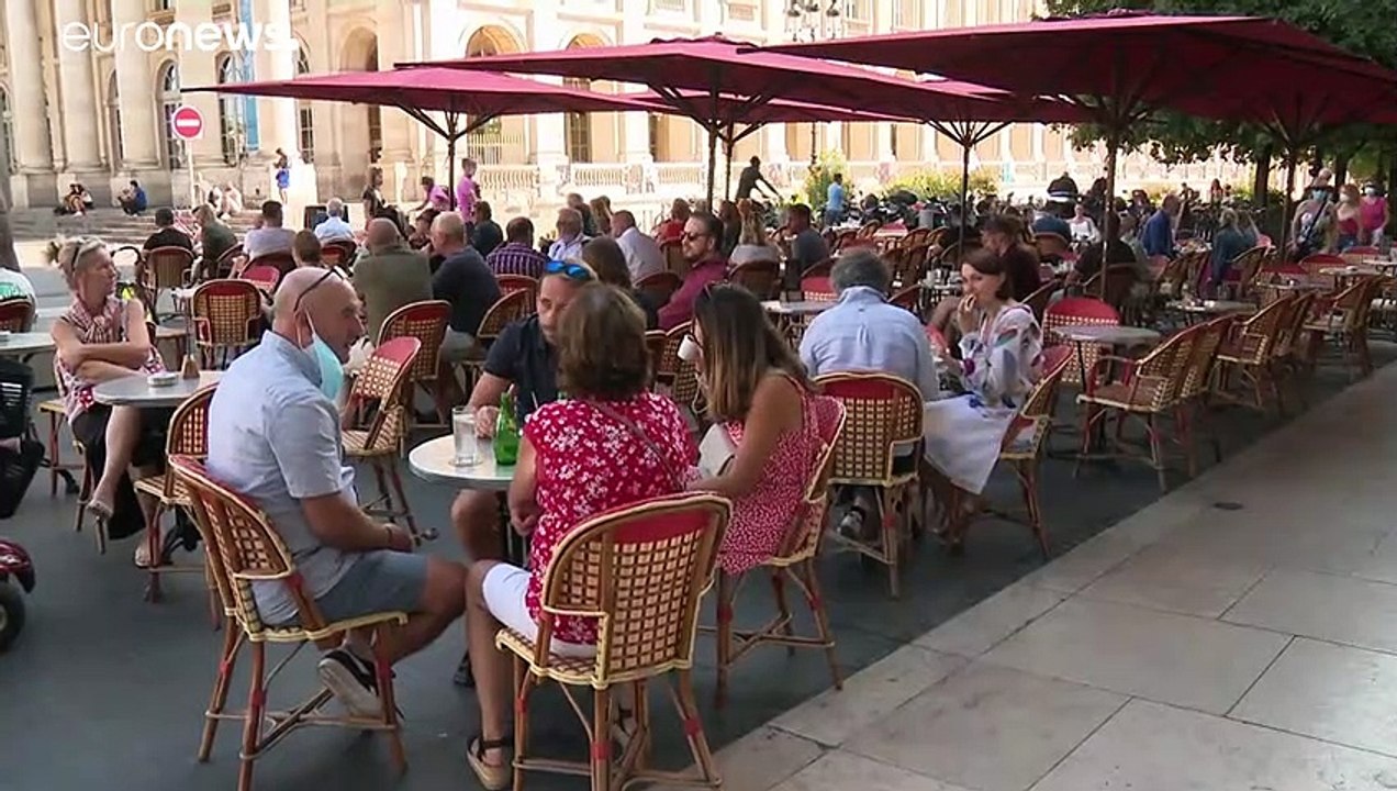 Covid: crescono i contagi, giro di vite in tutta Europa