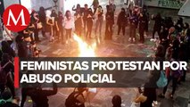 Mujeres protestan en Metro Chabacano contra violencia de género
