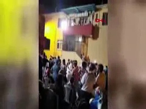 Sokak ortasında yapılan düğünün görüntüleri tepki çekti