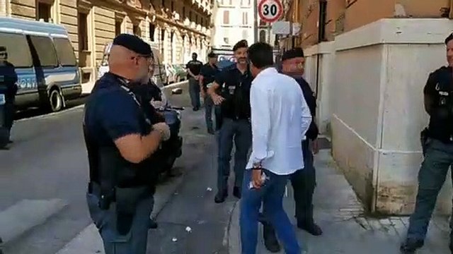 SALVINI SEMPRE DALLA PARTE DELLE FORZE DELL'ORDINE