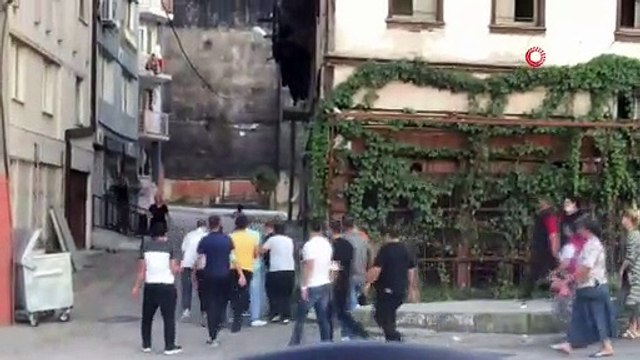 Kavgada sosyal mesafe ve maske kuralı unutuldu