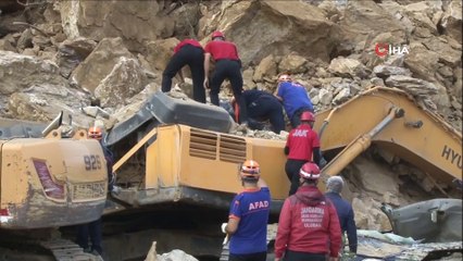 Heyelan bölgesinde tehlikeli anlar kamerada