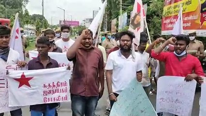 நீட் தேர்வை எதிர்த்து சேலத்தில் இந்திய ஜனநாயக வாலிபர் சங்கத்தினர் போராட்டம் - வீடியோ
