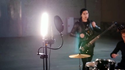 18)	Music.  Guitar Bass.  The Missing Link. The Whole Other. Dance et électro. Funk