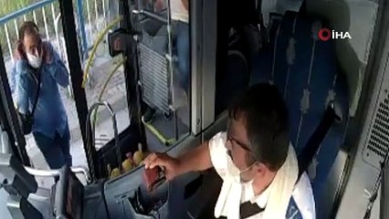 Cüzdanını bulan otobüs sürücüsüne para vererek teşekkür etmeye çalıştı