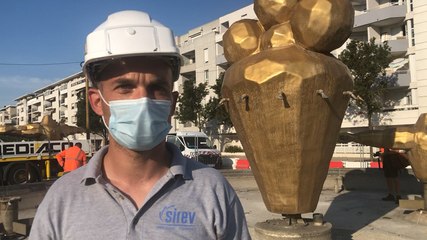 Le démontage de la sculpture fontaine Aqua familia