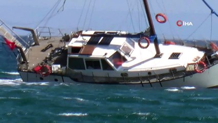 Kayalıklara çarpan yat yan yattı: 2 kişi kurtarıldı