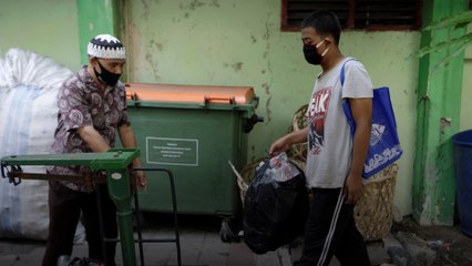 Coronavirus: Indonesian students swap plastic trash for Wi-fi access to study online