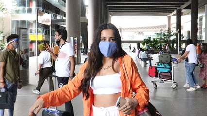 Download Video: Biggboss 14 Contestent Sara Gurpal Spotted at Airport | FilmiBeat