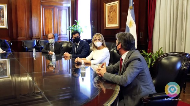 Fabiola Yañez en la firma del “Convenio de Colaboración con la Cruz Roja Argentina”.