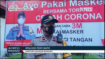 Pembagian Masker Bagi Pengguna Jasa Bandara