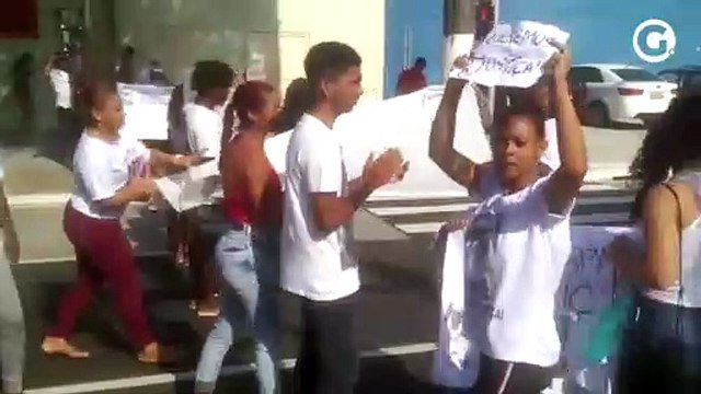 Protesto pela morte de jovem baleado por policiais